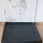 dushevoy-poddon-iz-granita-berri-blek