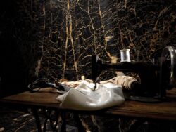 Мрамор Nero Portoro