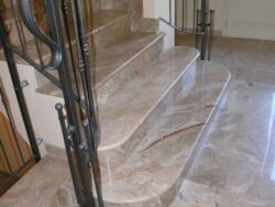 Мрамор Breccia Damascata