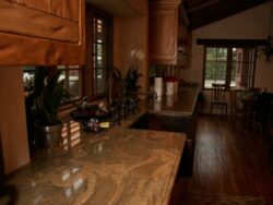 Гранит Colombo Gold