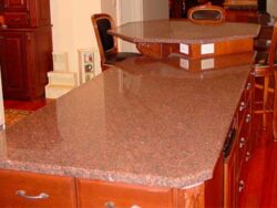 Гранит Dakota Mahagany