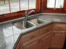 Гранит Caledonia