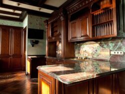 Гранит Moulin Rouge