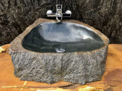 Раковины из гранита