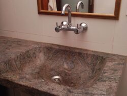 Раковины из гранита