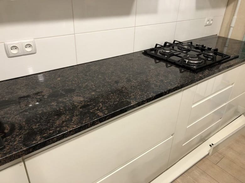 Столешница на кухню из гранита (СГК008)