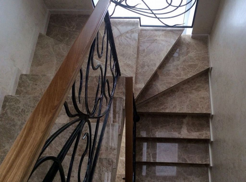 Лестницы и ступени из мрамора (ЛСМ005)